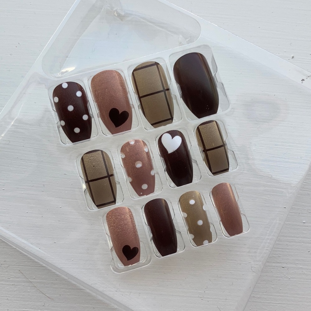 Press on nails